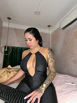 kiim taaylor online show from August 8, 2026, 4:25 pm