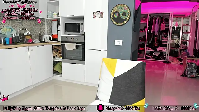 AmySuperHeroes online show from November 26, 2025, 2:06 pm