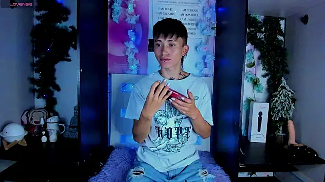 juniior 2311  online show from February 6, 2025, 12:22 am