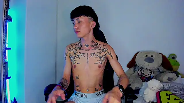 juniior 2311  online show from November 28, 2025, 2:12 am