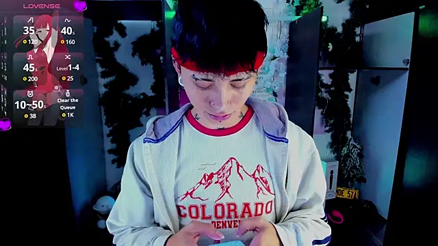 juniior 2311  online show from February 26, 2025, 9:09 pm