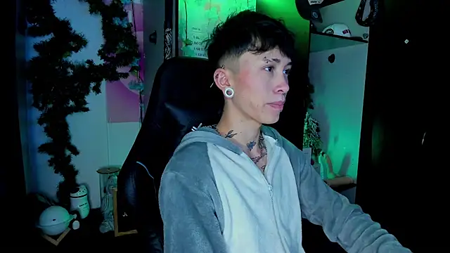 juniior 2311  online show from March 14, 2025, 11:23 am