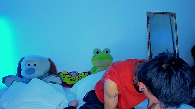 juniior 2311  online show from December 4, 2025, 11:48 pm