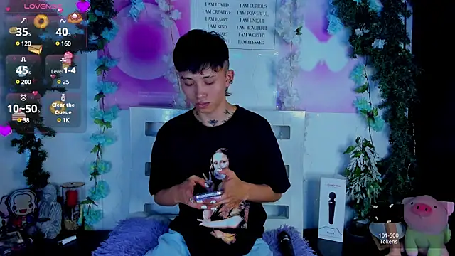 juniior 2311  online show from January 29, 2025, 8:04 pm