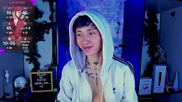 juniior 2311  online show from March 8, 2025, 2:45 am