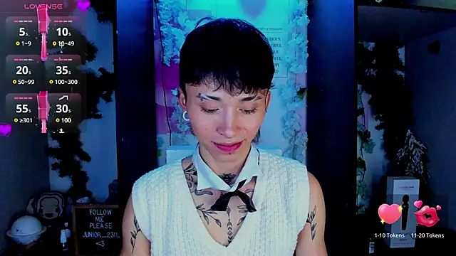 juniior 2311  online show from February 19, 2025, 10:31 pm