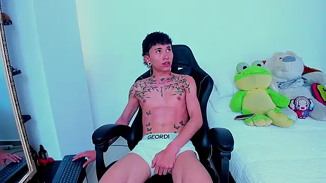 juniior 2311  online show from October 30, 2025, 7:22 pm