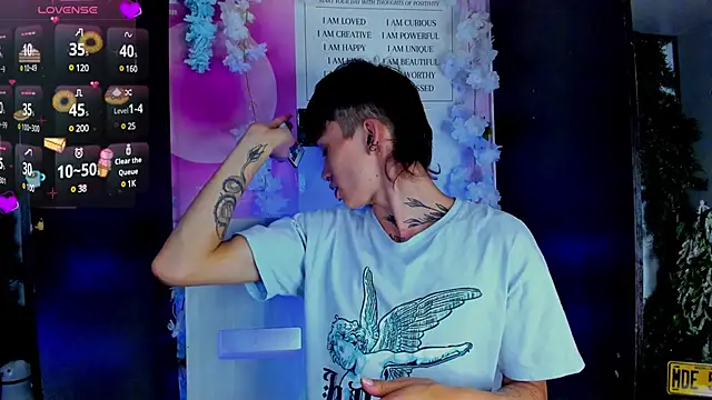 juniior 2311  online show from February 16, 2025, 9:05 pm