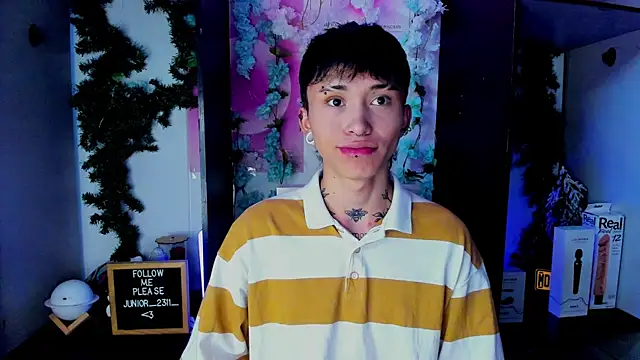 juniior 2311  online show from March 1, 2025, 5:27 pm