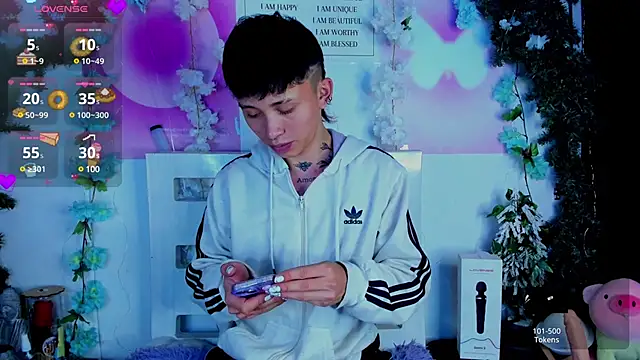 juniior 2311  online show from January 28, 2025, 10:23 pm