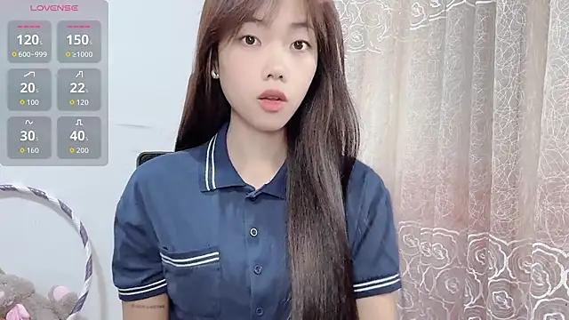 Snapshot of Lvy--v chatting on October 31, 2025, 10:38 pm Lvy--v online show from October 31, 2025, 10:38 pm