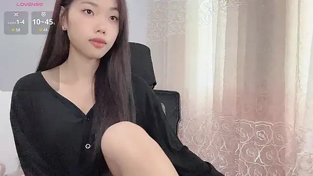 Snapshot of Lvy--v chatting on September 9, 2025, 1:59 am Lvy--v online show from September 9, 2025, 1:59 am