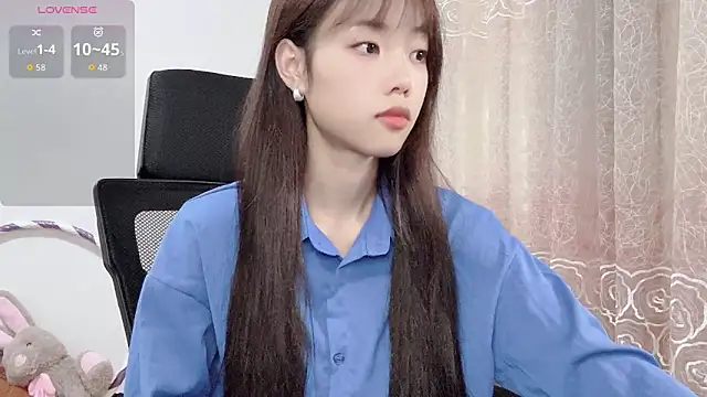 Snapshot of Lvy--v chatting on October 30, 2025, 10:39 pm Lvy--v online show from October 30, 2025, 10:39 pm