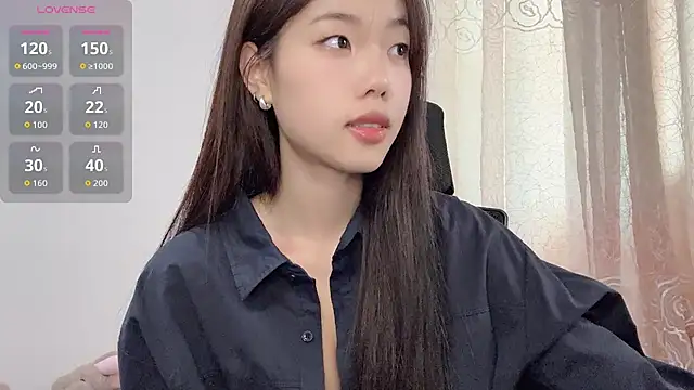 Snapshot of Lvy--v chatting on September 16, 2025, 12:33 am Lvy--v online show from September 16, 2025, 12:33 am