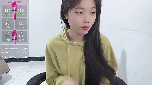 Snapshot of Lvy--v chatting on January 9, 2025, 1:39 am Lvy--v online show from January 9, 2025, 1:39 am