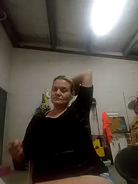 llASHll online show from November 28, 2025, 7:14 pm