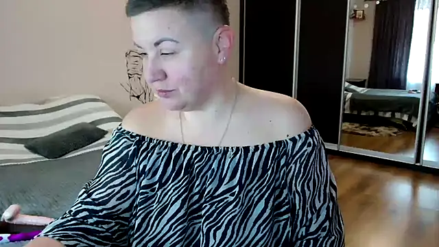 Snapshot of Annet1912 chatting on September 19, 2025, 8:40 am Annet1912 online show from September 19, 2025, 8:40 am