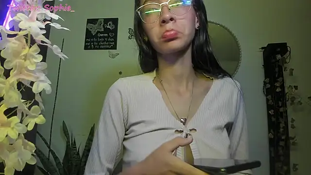 Sophie sweett19 online show from March 7, 2025, 4:24 am