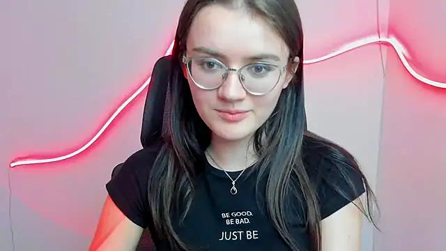 Josephine jo online show from March 22, 2025, 3:42 pm