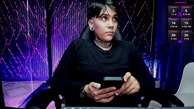 ZhoeStrong online show from February 5, 2026, 11:44 pm