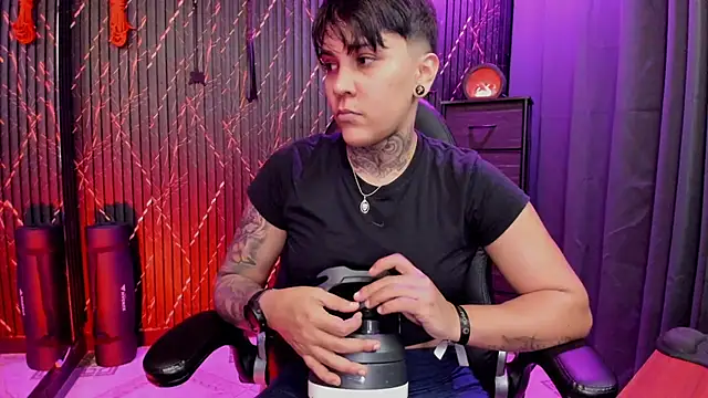 ZhoeStrong online show from February 22, 2026, 11:17 pm