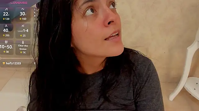 sofiaclauss online show from February 6, 2025, 12:15 pm