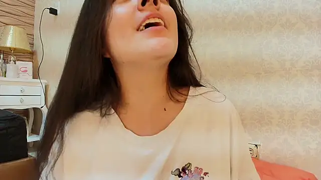 sofiaclauss online show from September 30, 2025, 7:47 am