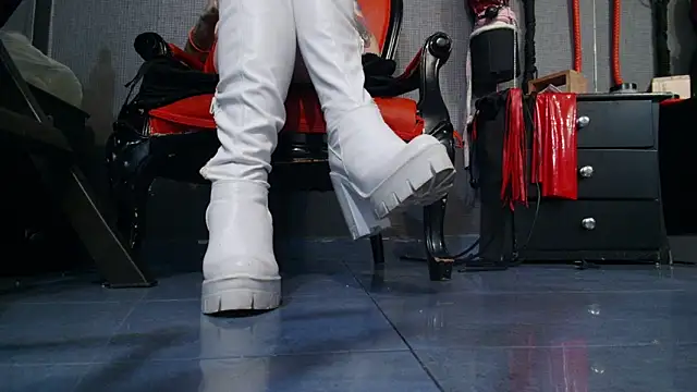 LusstCruella online show from February 26, 2025, 9:09 pm