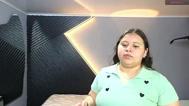 Snapshot of Laia_and_Aloby chatting on February 20, 2026, 10:22 pm Laia and Aloby online show from February 20, 2026, 10:22 pm