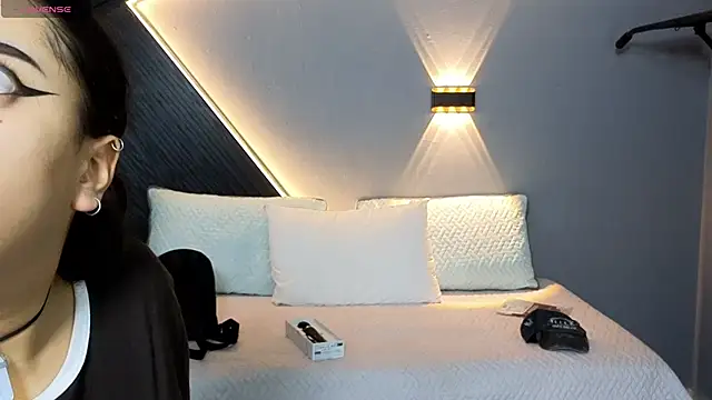 Snapshot of Laia_and_Aloby chatting on February 10, 2026, 2:21 am Laia and Aloby online show from February 10, 2026, 2:21 am