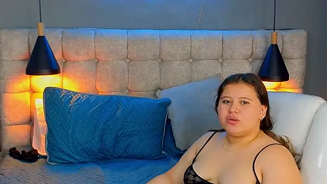 Laia and Aloby online show from March 18, 2025, 1:35 am