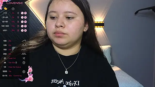 Snapshot of Laia_and_Aloby chatting on February 18, 2026, 10:06 pm Laia and Aloby online show from February 18, 2026, 10:06 pm