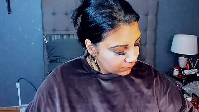 Snapshot of AmyCubes chatting on November 7, 2025, 7:13 am AmyCubes online show from November 7, 2025, 7:13 am