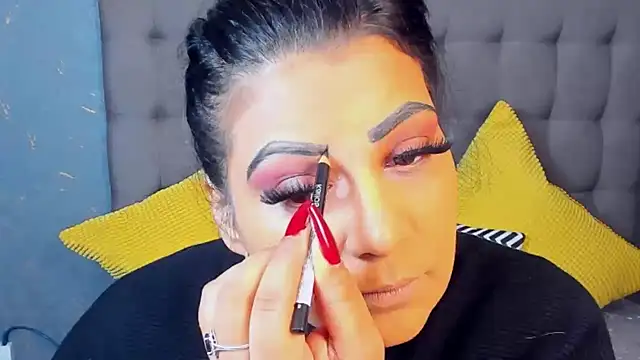 Snapshot of AmyCubes chatting on November 15, 2025, 5:22 am AmyCubes online show from November 15, 2025, 5:22 am