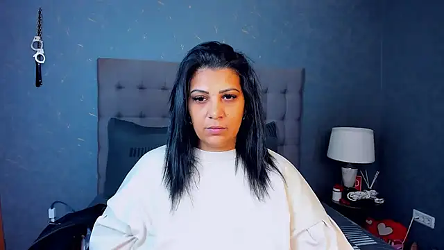 Snapshot of AmyCubes chatting on November 5, 2025, 7:22 am AmyCubes online show from November 5, 2025, 7:22 am