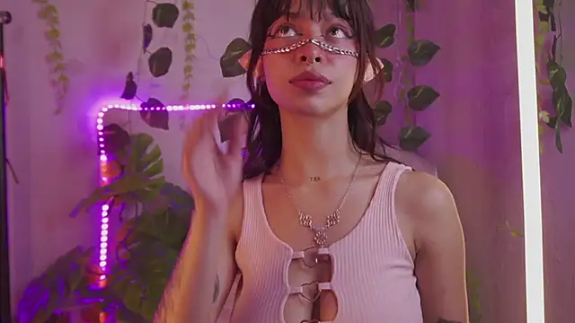 Kitty arts online show from December 5, 2024, 7:44 pm