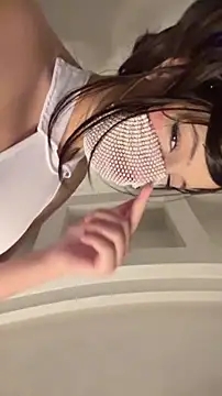 fatisexy online show from April 15, 2026, 10:32 pm