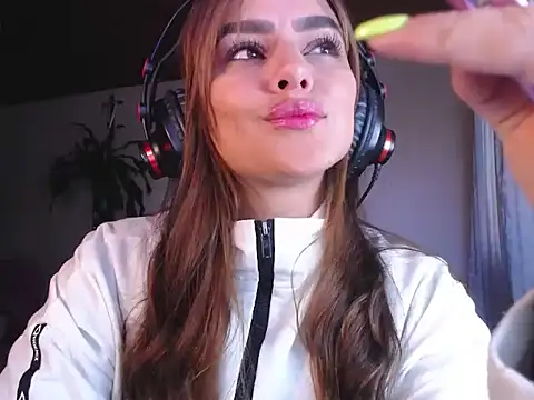 Lu perez online show from September 13, 2025, 10:43 pm