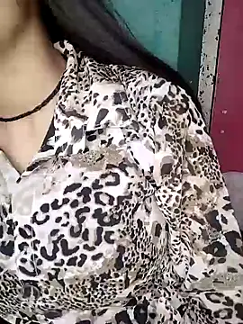 Sreya213 online show from January 25, 2025, 4:03 pm