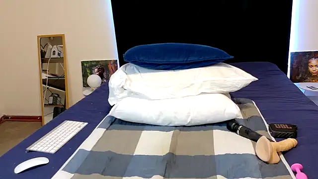 chloechrome online show from March 6, 2026, 6:03 pm