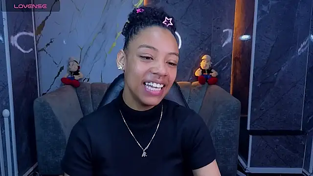 Snapshot of Violeth_b chatting on June 5, 2026, 1:28 pm Violeth b online show from June 5, 2026, 1:28 pm