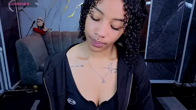 Violeth b online show from April 18, 2026, 1:02 pm