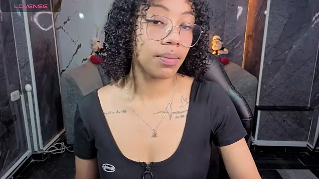 Violeth b online show from April 1, 2026, 1:23 pm