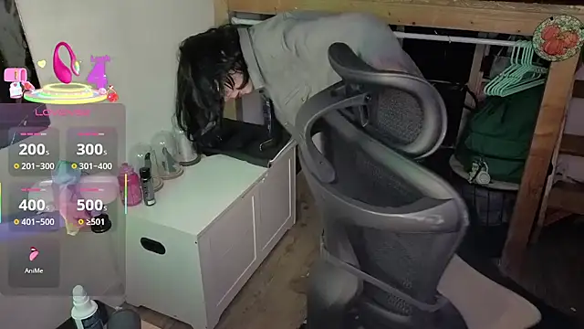 LisandreLaVenale online show from February 5, 2026, 9:43 pm