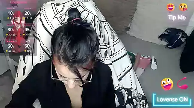 LisandreLaVenale online show from February 16, 2025, 10:11 pm