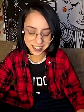 LisandreLaVenale online show from October 5, 2025, 10:33 pm