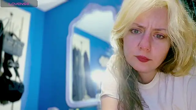 SkarlettRose96 online show from November 18, 2025, 12:19 pm