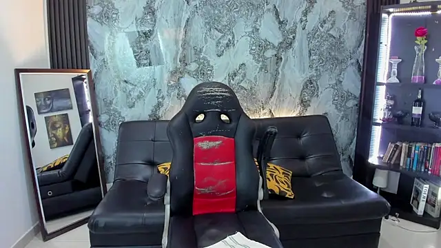 Carlota milf 30 online show from April 22, 2026, 8:04 pm