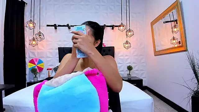 Alison Wiley online show from March 19, 2025, 11:28 am