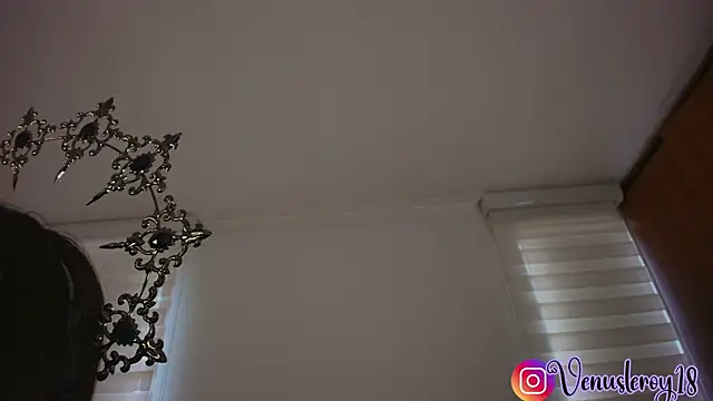 venusleroy  online show from October 19, 2025, 7:49 pm